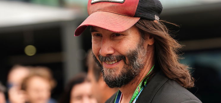 Keanu Reeves nagyon mókásan reagált, mikor megmutattak neki egy párnát, amin az ő arca van