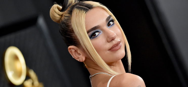 Egy hajszálnyi hiányzik, hogy Dua Lipa csodás mellei ne kerüljenek elő – válogatás