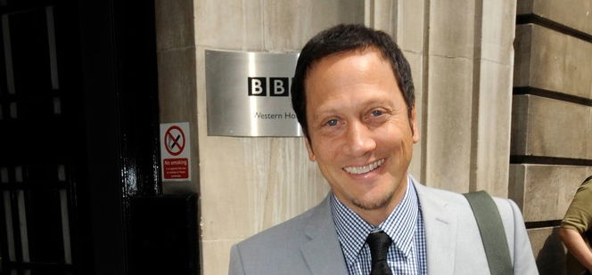 24 évvel fiatalabb nőt szeret: Így néz ki a legendás Tökalsó, azaz Rob Schneider ritkánt látható, csúcsbombázó felesége, Patricia Azarcoya Arce