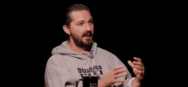 Shia LaBeouf csúnyán átvert mindenkit, most pedig kellemetlenül magyarázkodik