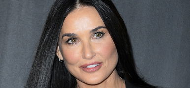 Demi Moore 59 évesen is csúcsbombázó, fekete bugyiban áll előttünk legújabb fotóin