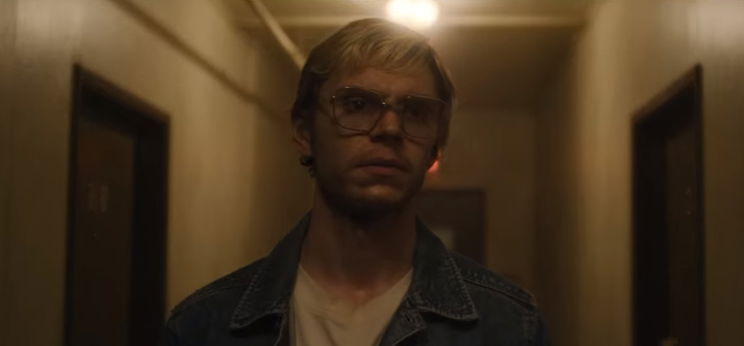 Szörnyű élmény a Szörnyeteg: A Jeffrey Dahmer-sztori forgatásán, az egyik alkalmazott azóta is PTSD-től szenved