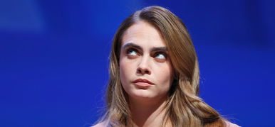 Cara Delevingne egy maszturbációs órán jött rá, hogy nagyon prűd, aztán levetkőzött