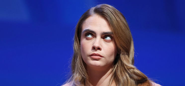 Cara Delevingne egy maszturbációs órán jött rá, hogy nagyon prűd, aztán levetkőzött