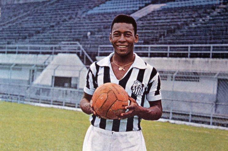 Elfekvőbe került a legendás Pelé, a fél világ érte aggódik most