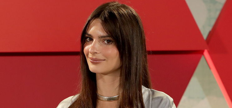 Emily Ratajkowski tangabugyiban riszálta híres körtefenekét, pár óra alatt kiakasztotta az Instagramot