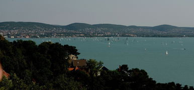 Verejtékezően nehéz kvíz: a Balaton északi vagy déli partján vannak ezek a magyar települések?