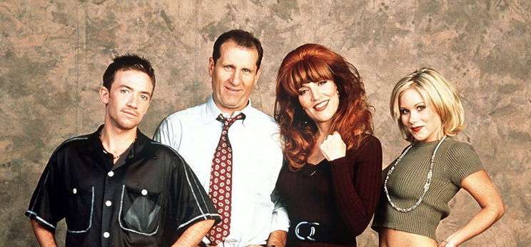 69 éves mosolygós idős hölgy lett az Egy rém rendes család vörös nehézbombázójából, így néz ki most Peggy Bundy