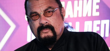 Steven Seagal puffaszkodásából az évszázad legnagyobb égése lett, rettenetesen ciki dolgot tett az akcióhős