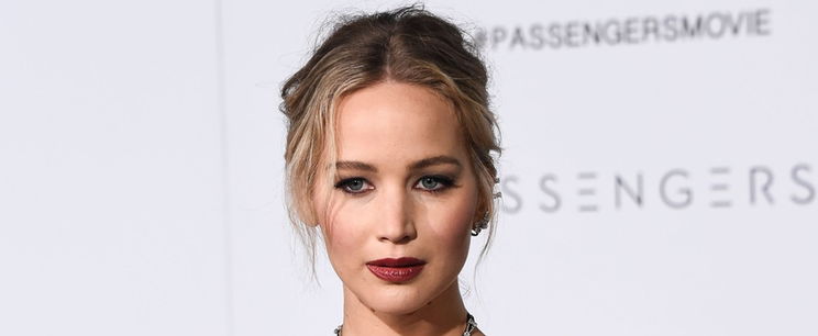 Jennifer Lawrence ruhája intim helyen repedt szét élő adásban? A válasz egészen elképesztő