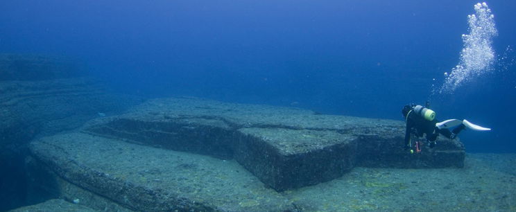 Gigantikus piramisokat találtak a világ túlsó felén, de van egy kis bökkenő, minden a tenger mélyén van - íme a japán Atlantisz