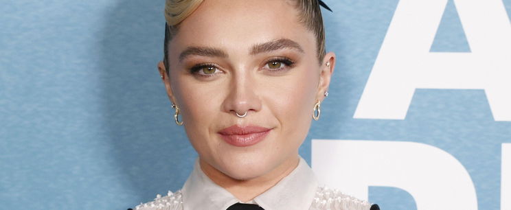 Áttetsző szoknyában pózolt a bevállalós Marvelhősnő, Florence Pugh szuperdögösen nézett ki