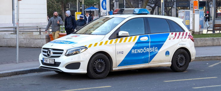 Instant karma Csepelen: szabálysértés után rögtön kellemetlen meglepetés érte a sofőrt - videón a tapsot érdemlő jelenet