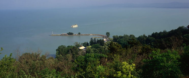 Felfoghatatlan dolog úszott a Balatonban? Évtizedek óta beszélnek róla a legendák világában