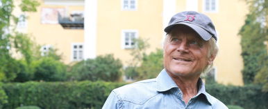 Terence Hill ezzel a csodajárművel szeli az utakat, szenzációs fotó