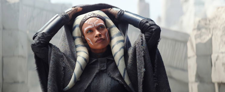 Anyaszült meztelenre vetkőzött az Ahsoka dögös főszereplője, Rosario Dawson