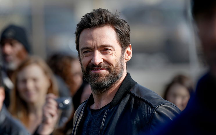 Hugh Jackman ennek a fiatalabb nőnek a combjai között találta magát, a sztár most válik 67 éves feleségétől