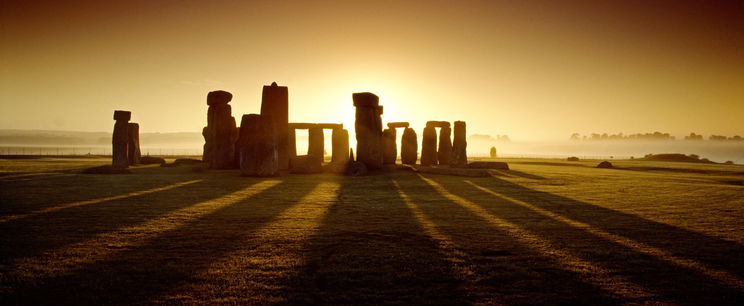 Stonehenge felett lebegett egy idegen űrhajó, biztonsági őrök kamerái rögzítették a jelenetet? Döbbenetes vallomást tettek