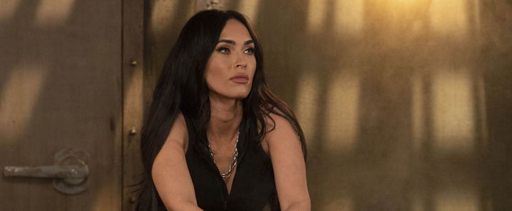 Megan Fox kétségbeesetten közelít rá intim testrészeire a kamerával, érthetetlen párja miért nem kívánja őt