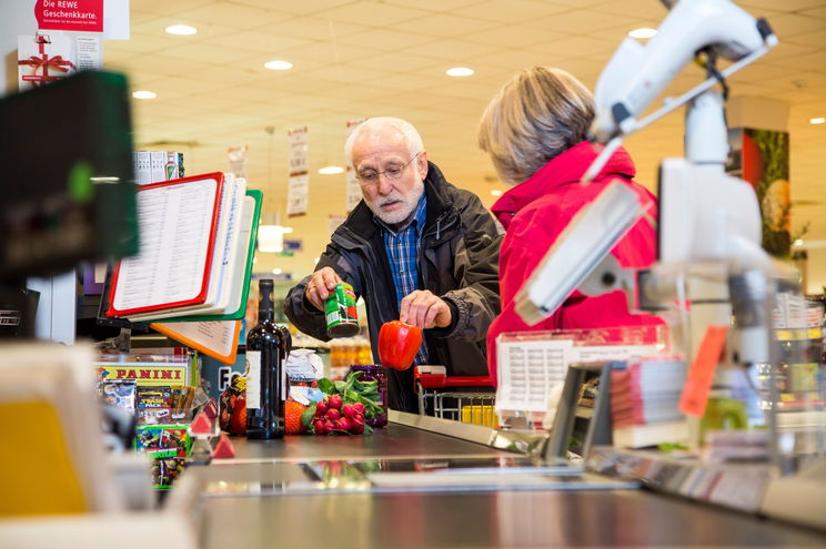 Felháborító pofátlanság történt a kasszánál az egyik szupermarketben, kiborultak a vásárlók