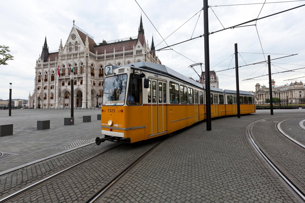 Villamoson történt bizarr jelenetek miatt forronganak a budapestiek, Sebestyén Balázs sem hagyta szó nélkül az esetet