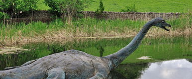 A Loch Ness-i szörny még sosem merészkedett emberekhez ilyen közel, ez az új felvétel teljesen letaglózó, ő lesz az új Godzilla?