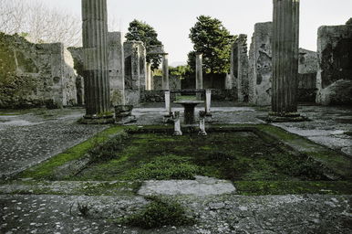 Turisták fosztogatják Pompejit, többükre halálos átok sújtott le