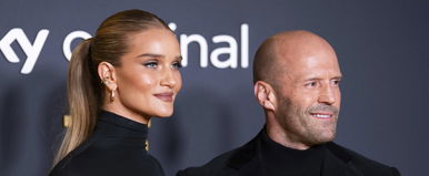 Minden szem Jason Statham dúskeblű menyasszonyának mellbimbóira szegeződött, nyilvános helyen villantott a gazellatestű Rosie Huntington-Whiteley