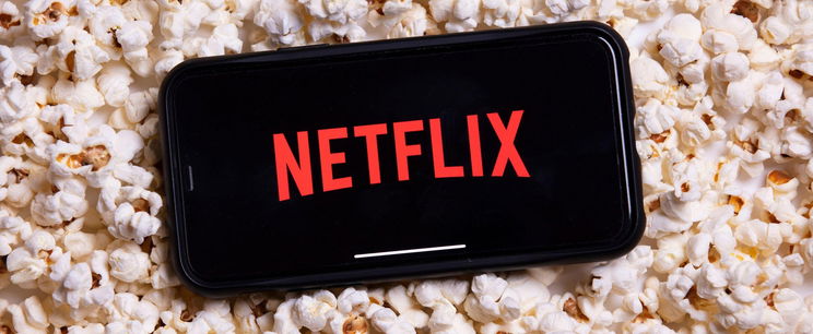 Már csak két napod van hátra és letörlik a Netflixről: egy ültő helyedben fogod ledarálni az év egyik legjobb sorozatát