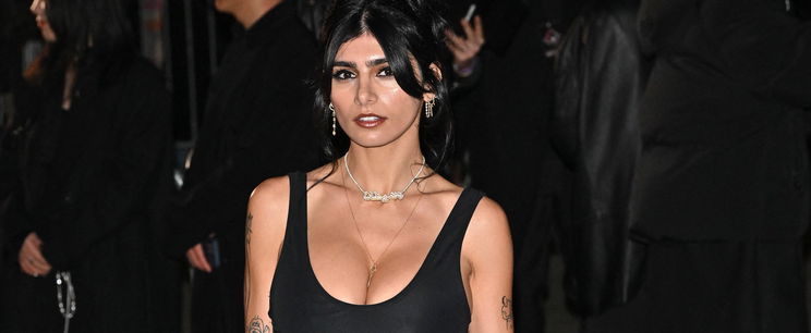 A felnőttfilmes Mia Khalifa egyetlen csíktangát viselt de azt is levette: a való életben is szereti megmutatni mindenét