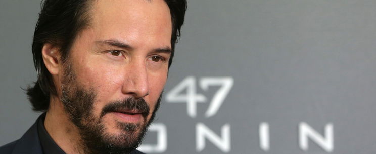 Sántikálva érkezett Budapestre Keanu Reeves, aki csupán egyetlen szót szólt a kameráknak – korábbi forgatását idéztek fel a tévében