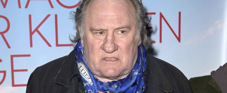 Felkavaró fotón a kerekesszékes Gerard Depardieu, szomorú így látni a francia színészlegendát