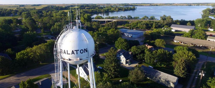 Hatalmas Balaton felirat Amerika kellős közepén, elképesztő okból került oda