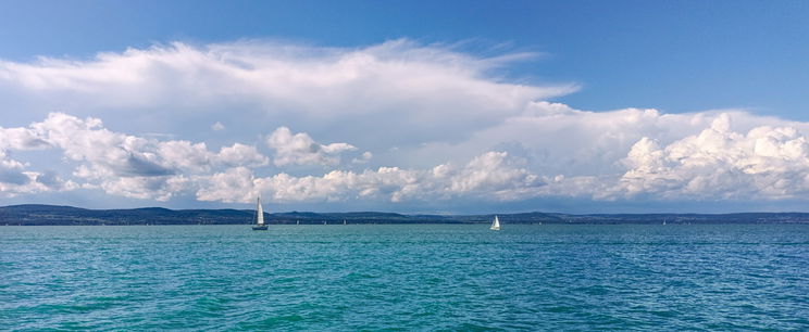 Majdnem eltűnt a Balatonról a magyarok egyik kedvenc nyári étele, teljesen másként alakulhattak volna a strandolási szokásaink