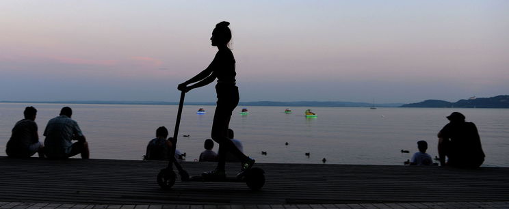 Visszataszító dolog történt egy balatoni strandon, egy vadidegen gyerekeket fényképezgethetett