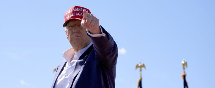 Donald Trump a győzelme esetén szupertitkos videókat hoz nyilvánosságra, megváltozik az egész világ?