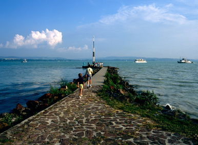 Megvizsgálták a Balaton vizét, kiderült, mekkora a baj