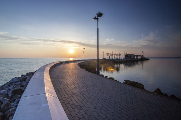 Nagy terve van a kormánynak a Balatonnal, win-win helyzet lehet az éttermek és a vendégek számára