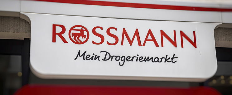 Határidőt szabott a Rossmann a hűségkártyák leadására, felháborodtak a vásárlók