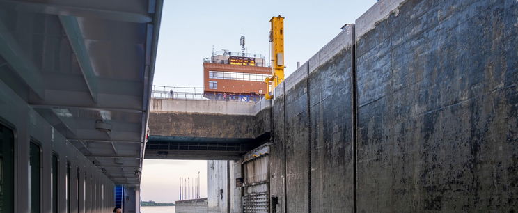 Rejtélyes betonoszlop jelez titkos alagutat a Duna alatt, a túlpartra is átjuthat, aki bebocsátást nyer