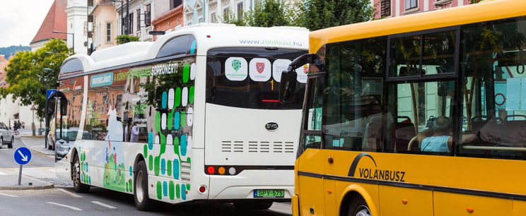 Kínos magyarázkodás a Volánbusztól, tízórás utakon sem lehet a vécét használni a járatokon