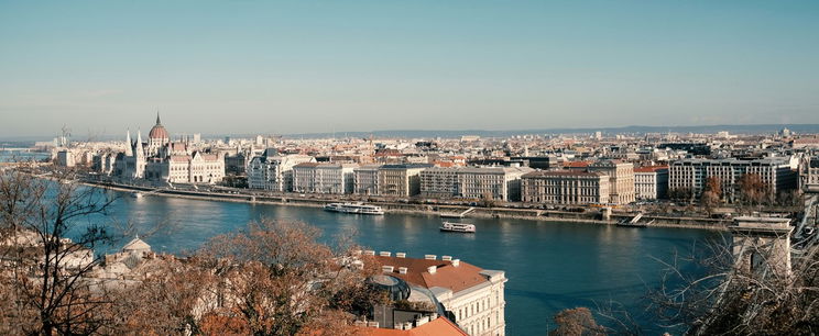 Valami furcsát és rémisztőt vettek észre Budapest egén, videó is készült róla