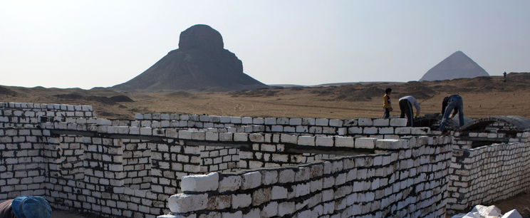 Összedőlt az óriási egyiptomi piramis, megrázó látványban van részük a tudósoknak és a turistáknak is