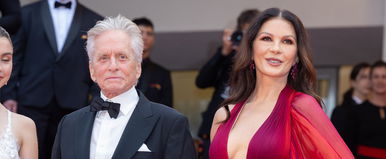 Catherine Zeta-Jones anyaszült meztelen a fürdőjében, férjének szánt kép került ki az internetre