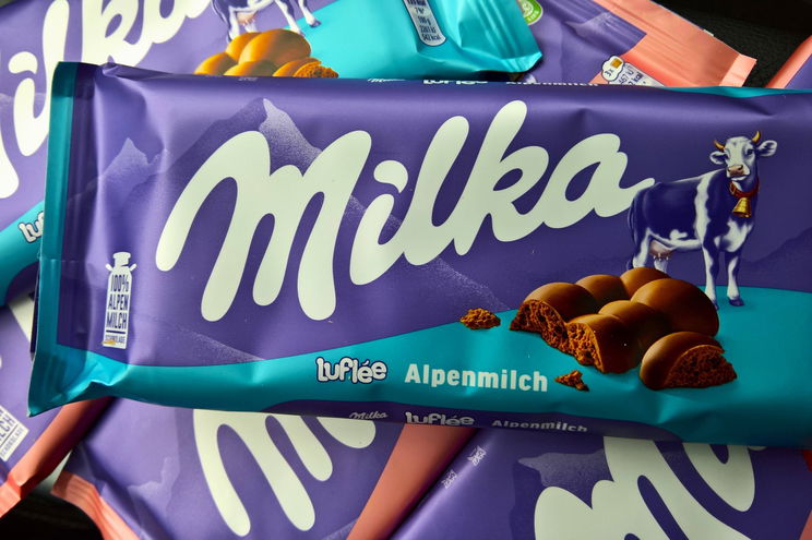 Tovább szorul a kolomp a Milka tehén nyakán, trükkel emelik a csoki árát