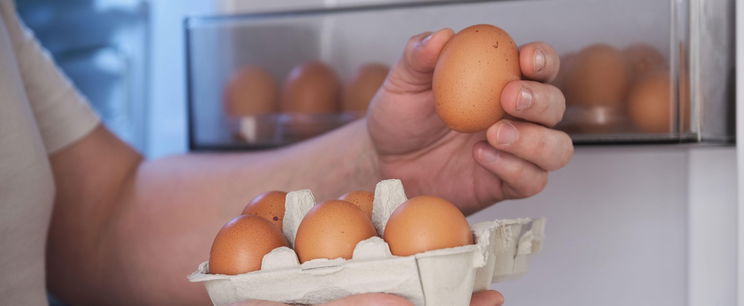 Rossz helyen tartod a hűtőben a tojást, ide tedd, hogy sokáig friss maradjon