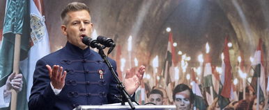 Példátlan idegen nyelvű kommentek özönlenek, miután Magyar Péter kiszivárogtatta a hangfelvételt