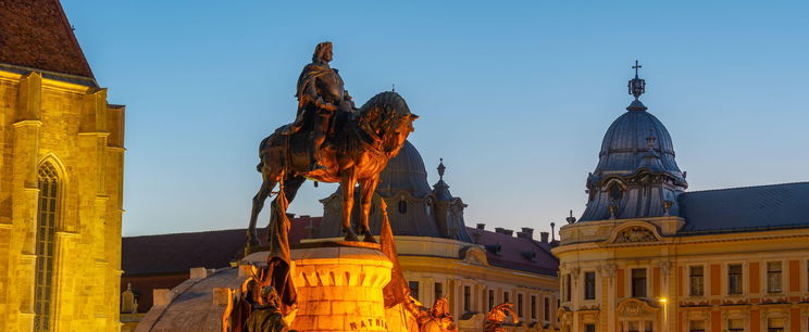 Mátyás király aljasságát hirdeti egy óriási német felirat Bécs elővárosában