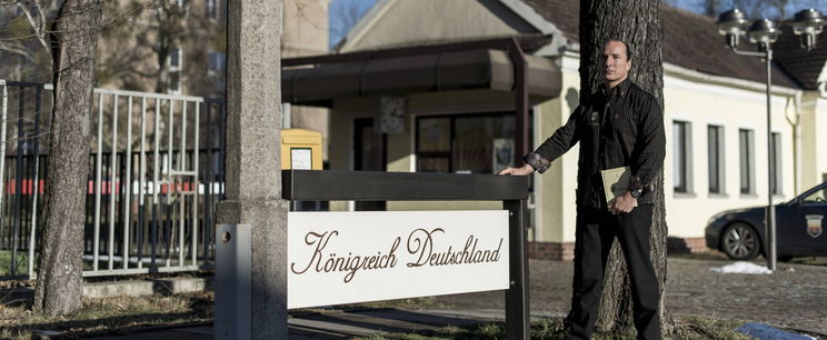 Letartóztatták Németország királyát, óriási botrány van