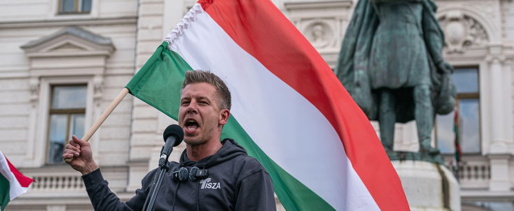 Rögtön az indulásnál beleköptek Magyar Péter levesébe, váratlan esemény zavarta meg az Erdélybe induló pártvezért